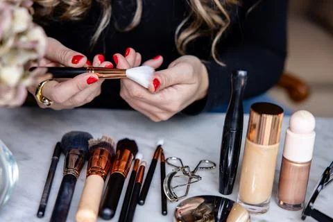 Makeup artist preparing tools Foto stock