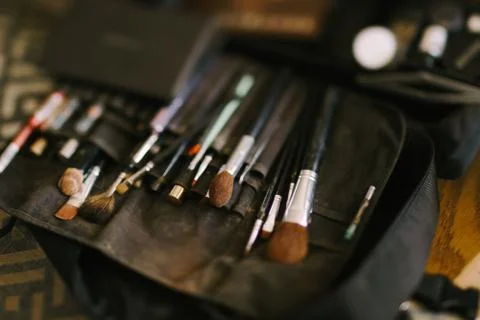 Makeup artist set. Close-up of a set of makeup brushes in a black cosmetic bag. 스톡 사진