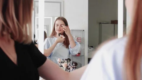 Makeup artist using big brush to applying powder on her client's face Stock-Footage 139445810