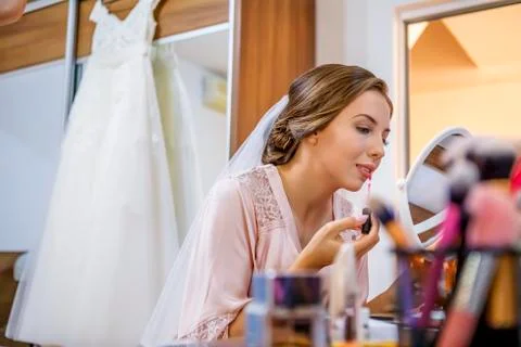Makeup for bride 库存照片