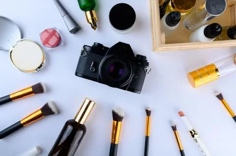 Makeup brush with white background Фото