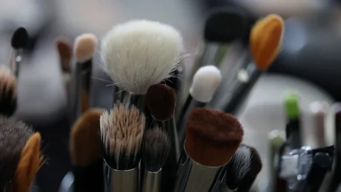 Makeup brushes 動画素材 71936551
