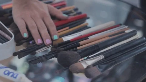 Makeup brushes 動画素材 89268392