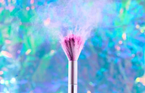 Makeup Brusheswith Exploding Pink Powder Foto stock