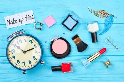 Makeup cosmetics and accessories flat lay. Foto stock