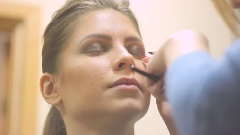Makeup girl does makeup Stock Footage 73129212