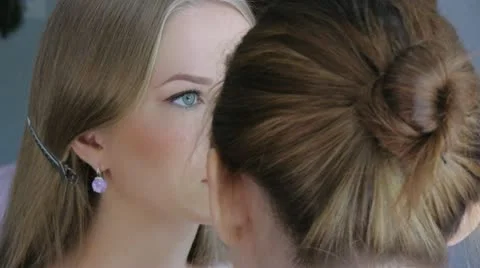 Makeup for a model 스톡 동영상 12097320