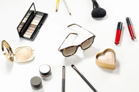 Makeup pattern background of beauty product on colorful background. Foto stock