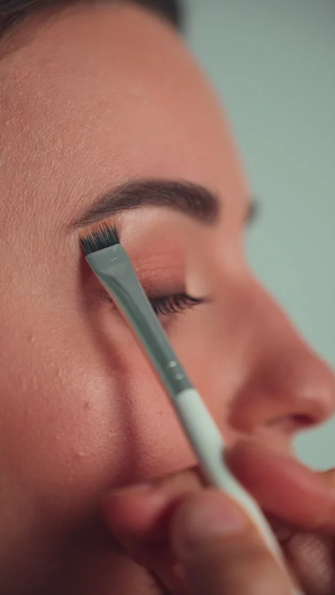 Makeup process as a way to build confidence and self expression. Woman supp.. Video stock 332241068