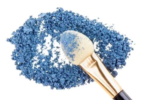 Makeup sponge with mlue crushed eye shadow, isolated on white macro Foto stock