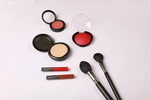 Makeup tools background &amp; beauty cosmetics products on white background. Foto stock