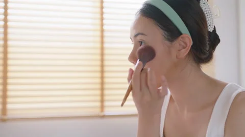 Makeup tutorial on morning routine young celebrity at home studio. Video stock 212089108