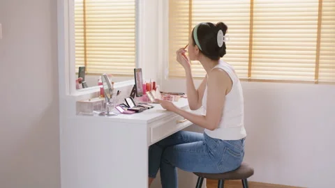 Makeup tutorial on morning routine young celebrity at home studio. Stock Footage 219480907