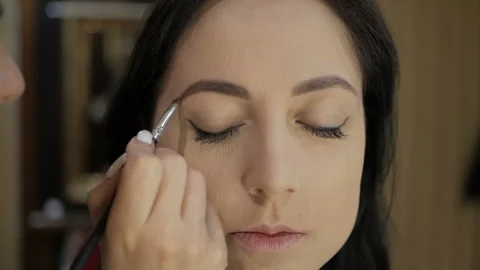 Makeup. Work with female eyebrows in a beauty salon Stock Footage 105893604