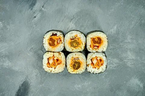 Maki sushi roll with eel on a gray background. Selective Focus. Sushi Menu Foto stock