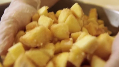 Making and apple pie Stockbeeldmateriaal 71722456