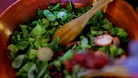 Making And Mixing Salads Vídeo Stock 95698597