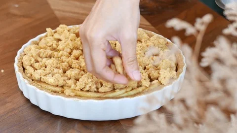 Making Apple crisp or Apple crumble pie. Stock Footage 89147277