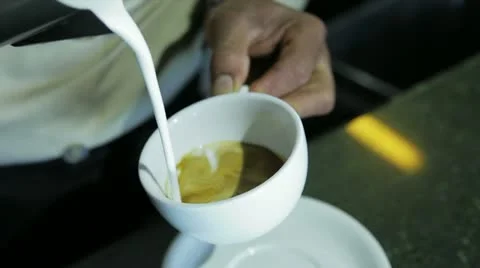 Making art latte Stock Footage