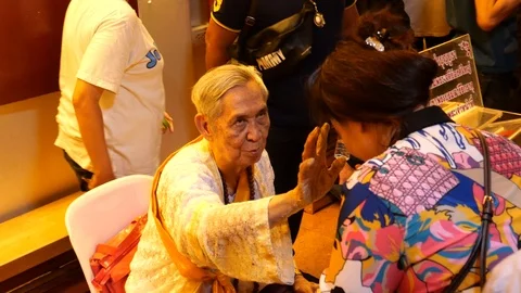 Making an auspicious marking of powder on the forehead of Buddhist 動画素材 120379859