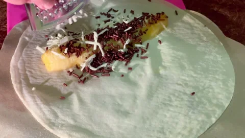 Making banana spring roll Stockbeeldmateriaal 344116203