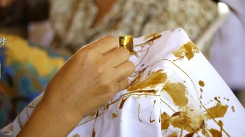 Making batik 1 動画素材 7729428