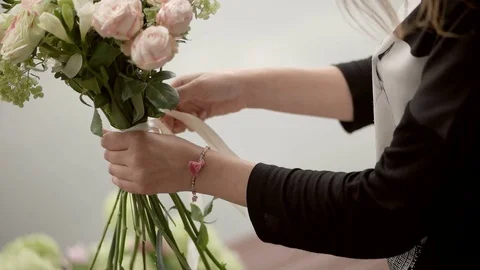 Making beautiful wedding bouquet Stock Footage 73714976