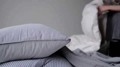 Making the bed Video stock 233506437