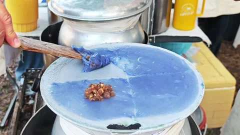 Making blue Thai steamed rice dumplings. Stock Footage 341262952