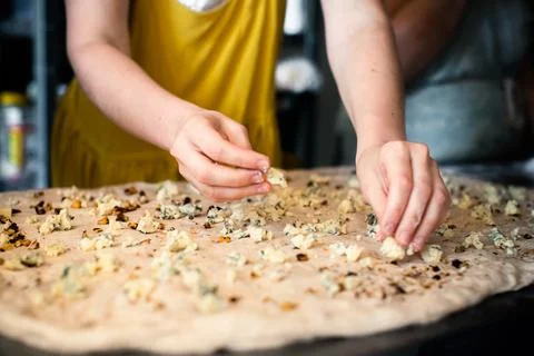 Making bread with cheese and nuts in the bakery Foto stock