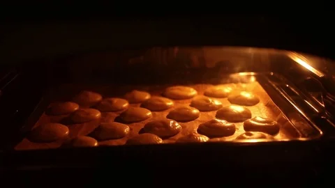 Making bread in the oven Video stock 73023808