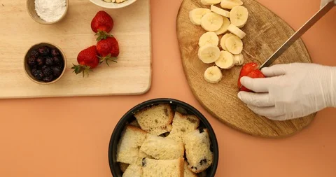 Making bread pudding at home Video stock 128686423