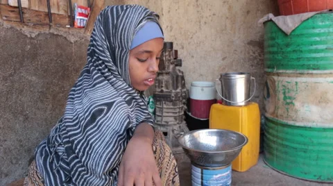 Making Breakfast in Somalia Видео 63478694