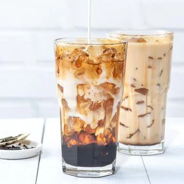 Making bubble tea, pouring blend milk tea into brown sugar pattern drinking g Stock Photos