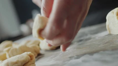 Making Burger Buns by Cutting Dough Pieces on a Floured Kitchen Countertop Vídeos de archivo 331100887