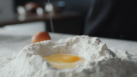 Making a Burger Chef Cracking a Raw Egg into Flour for Fresh Homemade Dough 库存影片 331100866