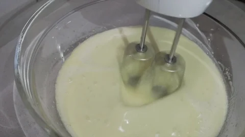 Making cake and stir of eggs Vídeo Stock 83878986