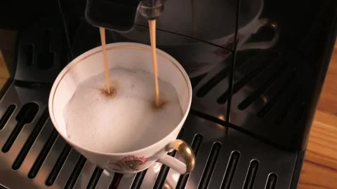 Making Cappuccino with an Espresso Machine 4K 動画素材 240313071