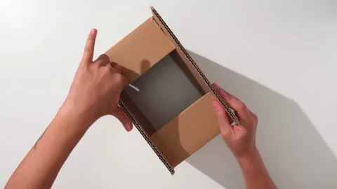 Making a cardboard box Stock Footage 284263781