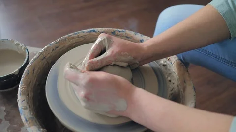 Making ceramic products from white clay Vídeo Stock 119542246