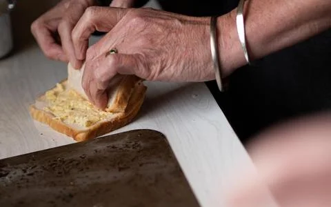 Making cheese rolls iconic new zealand dish cooking grating Foto stock