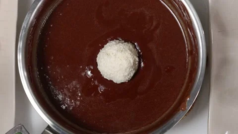 Making chocolate bar and coconut powder- homemade bounty. Vídeos de archivo 170954188