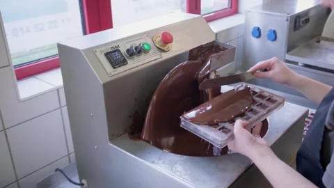 Making chocolate pralines Video stock 289086891