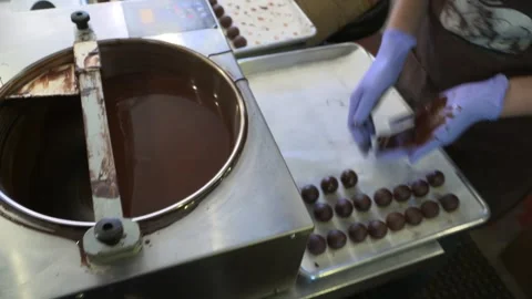 Making Chocolates Видео 254505791