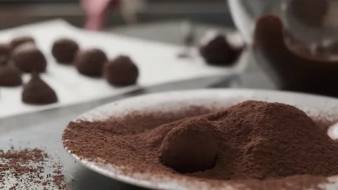 Making chocolates process. Vídeos de archivo 132865808