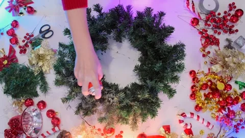 Making a Christmas wreath using artificial snow sprayed on fir branches Video stock 289732231