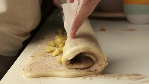 Making cinnamon buns Video stock 277990293