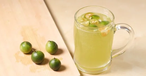 Making Citrus drink beverage Stock Footage 83993647