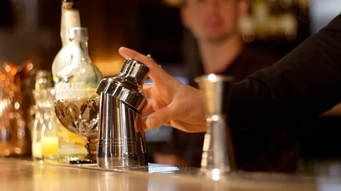 Making a cocktail bartender Stock Footage 102700272