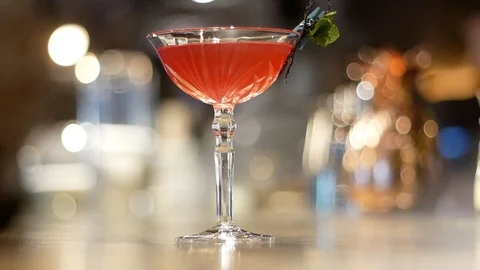 Making a cocktail bartender Stock Footage 102700363